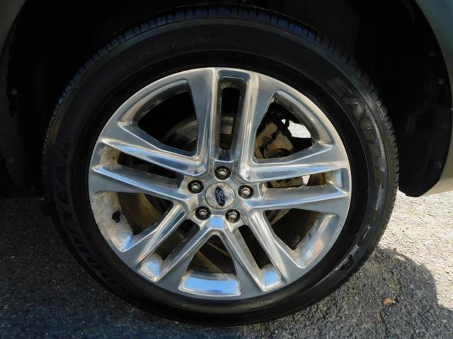Photo of 2016 Shadow Black Ford Explorer