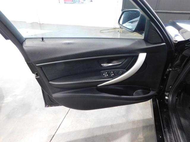Photo of 2016 Jet Black BMW 320