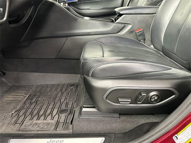 Photo of 2022 Velvet Red Pearlcoat Jeep Grand Cherokee L