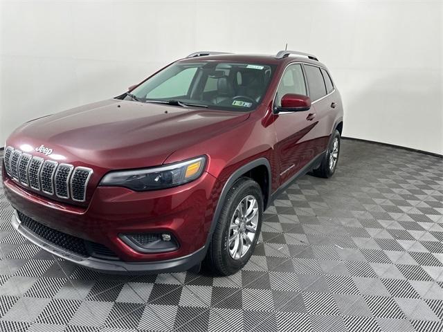 Photo of 2019 Velvet Red Pearlcoat Jeep Cherokee