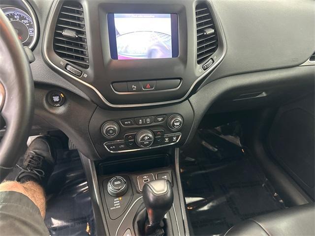 Photo of 2019 Velvet Red Pearlcoat Jeep Cherokee
