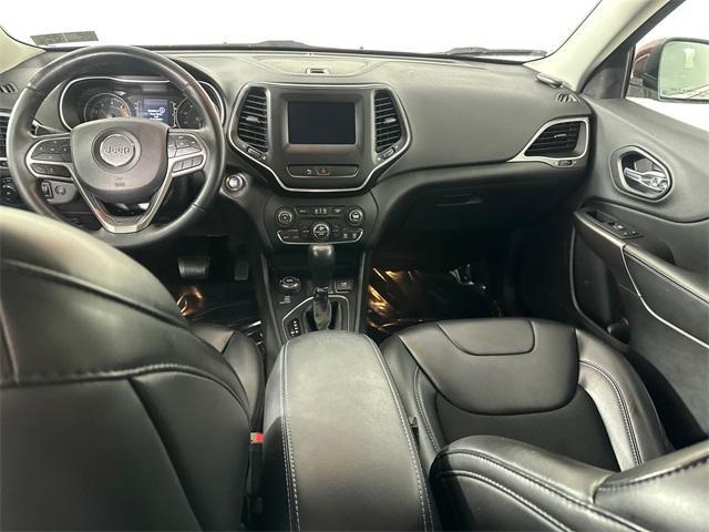 Photo of 2019 Velvet Red Pearlcoat Jeep Cherokee