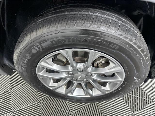 Photo of 2019 Velvet Red Pearlcoat Jeep Cherokee