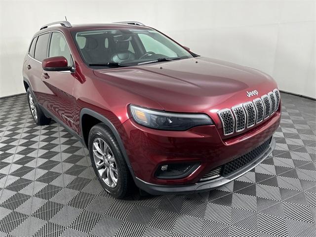 Photo of 2019 Velvet Red Pearlcoat Jeep Cherokee