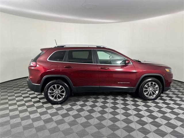 Photo of 2019 Velvet Red Pearlcoat Jeep Cherokee