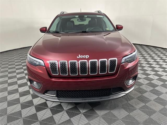 Photo of 2019 Velvet Red Pearlcoat Jeep Cherokee