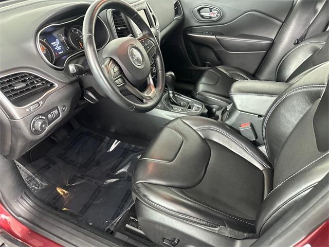 Photo of 2019 Velvet Red Pearlcoat Jeep Cherokee