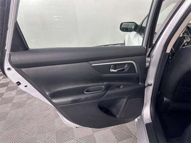 Photo of 2016 Brilliant Silver Nissan Altima