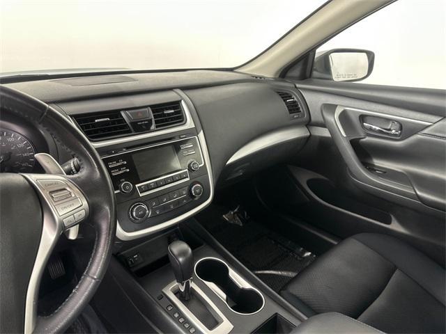 Photo of 2016 Brilliant Silver Nissan Altima