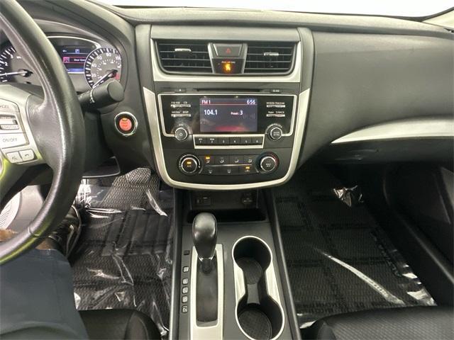 Photo of 2016 Brilliant Silver Nissan Altima