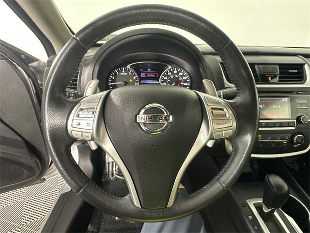 Photo of 2016 Brilliant Silver Nissan Altima
