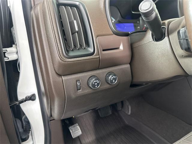 Photo of 2022 Summit White GMC Canyon