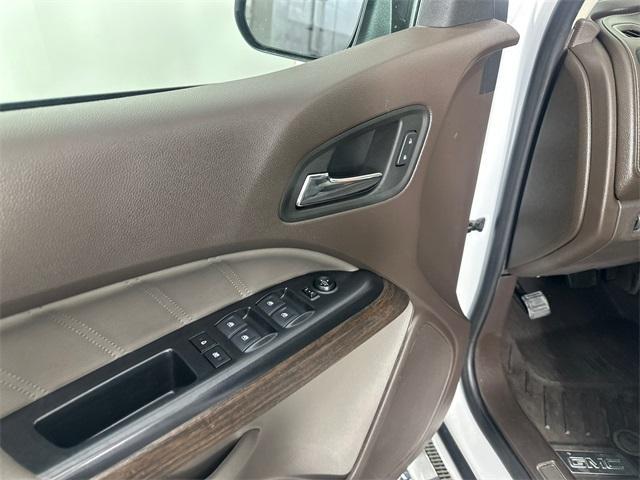Photo of 2022 Summit White GMC Canyon