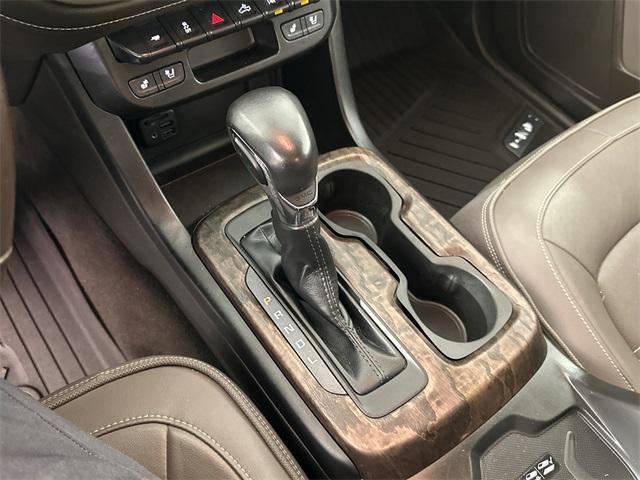 Photo of 2022 Summit White GMC Canyon