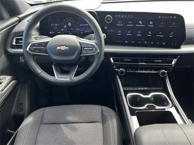 Photo of 2026 Summit White Chevrolet Traverse