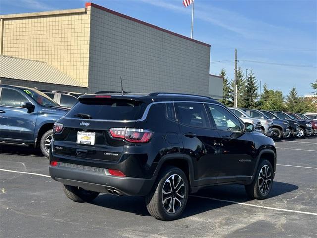 Photo of 2022 Diamond Black Jeep Compass