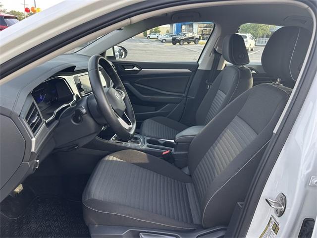 Photo of 2024 Pure White Volkswagen Jetta