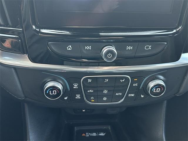 Photo of 2023 Silver Sage Metallic Chevrolet Traverse