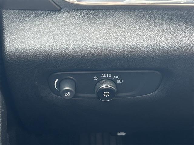 Photo of 2023 Silver Sage Metallic Chevrolet Traverse