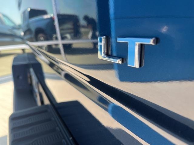 Photo of 2022 Northsky Blue Metallic Chevrolet Silverado 1500