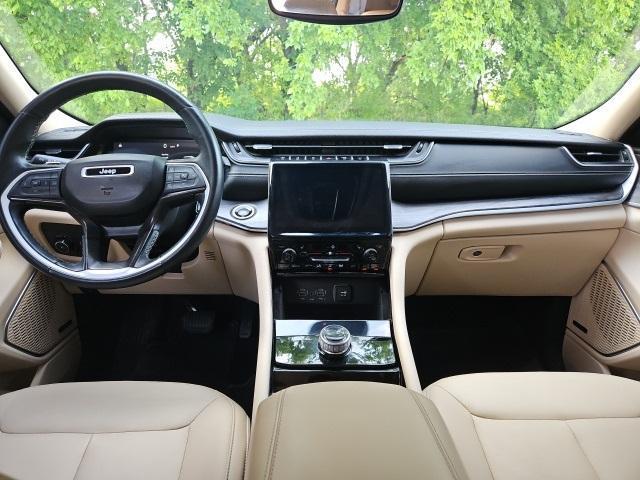Photo of 2021 Bright White Clearcoat Jeep Grand Cherokee L