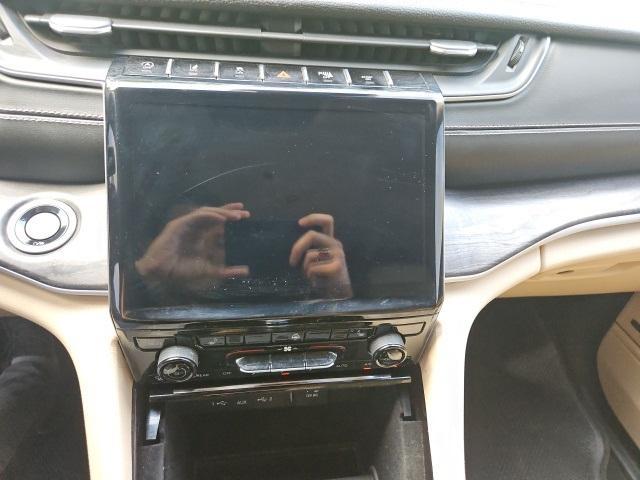 Photo of 2021 Bright White Clearcoat Jeep Grand Cherokee L