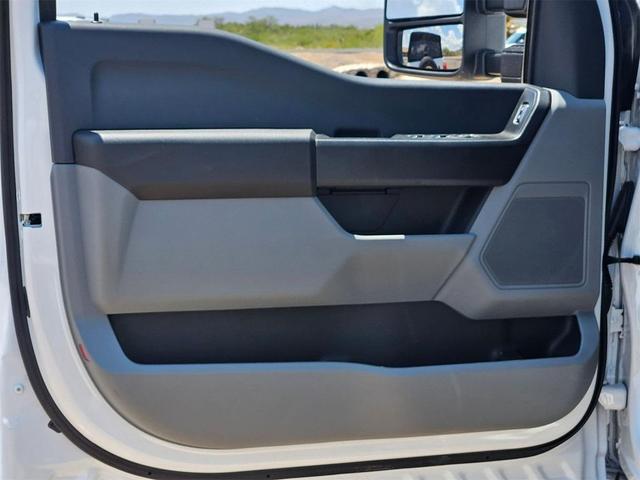 Photo of 2025 Oxford White Ford F-350