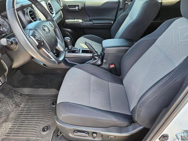 Photo of 2022 White Toyota Tacoma