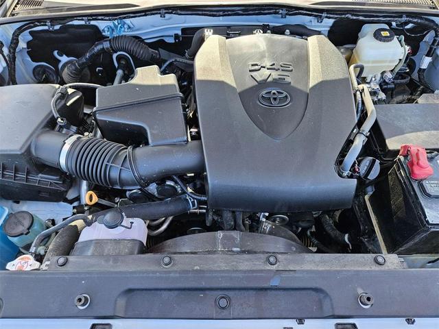 Photo of 2022 White Toyota Tacoma