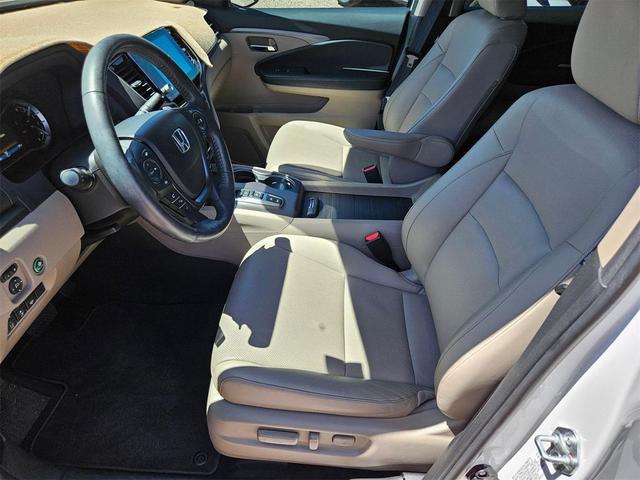 Photo of 2023 White Honda Ridgeline