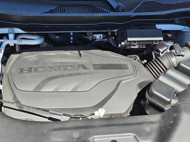 Photo of 2023 White Honda Ridgeline