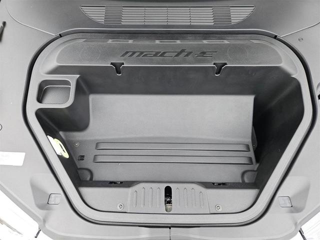 Photo of 2025 Star White Metallic Tri-Coat Ford Mustang Mach-E