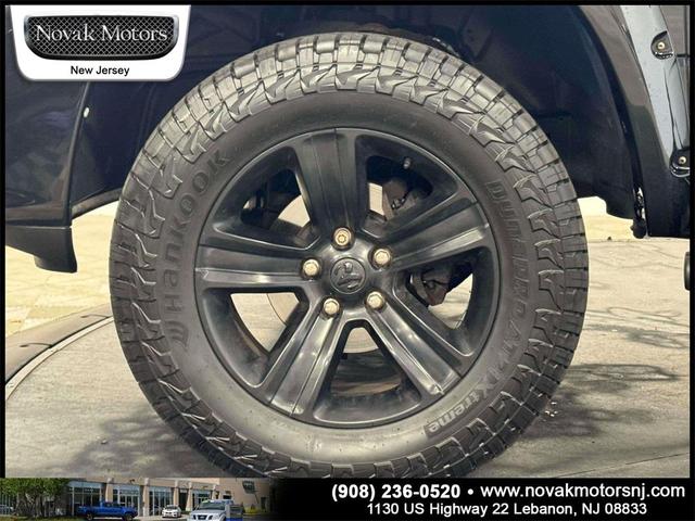 Photo of 2017 Brilliant Black Crystal Pearlcoat RAM 1500