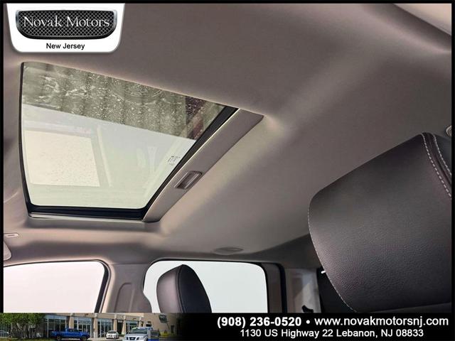 Photo of 2017 Brilliant Black Crystal Pearlcoat RAM 1500