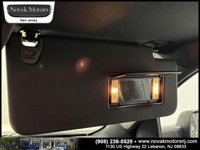 Photo of 2022 Granite Crystal Metallic Clearcoat RAM 1500