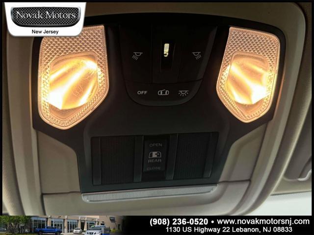 Photo of 2020 Diamond Black Crystal Pearlcoat RAM 2500