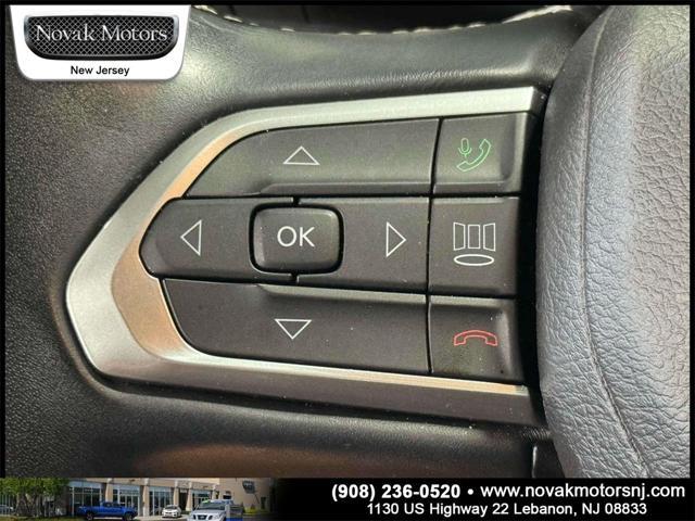Photo of 2022 Diamond Black Crystal Pearlcoat Jeep Compass