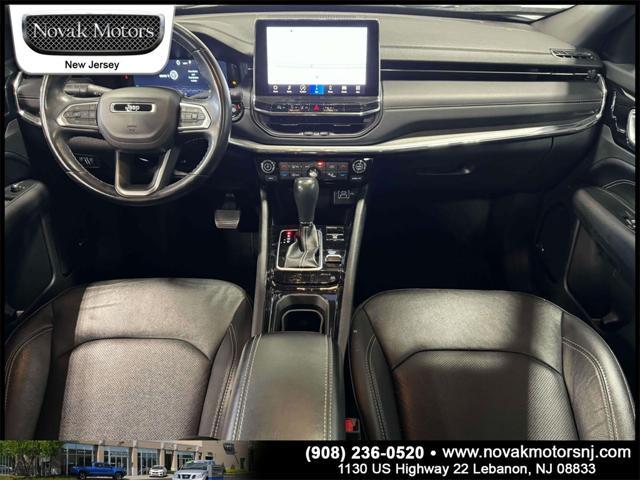 Photo of 2022 Diamond Black Crystal Pearlcoat Jeep Compass