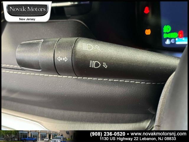 Photo of 2022 Diamond Black Crystal Pearlcoat Jeep Compass