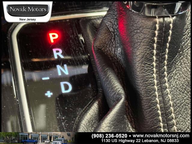 Photo of 2022 Diamond Black Crystal Pearlcoat Jeep Compass