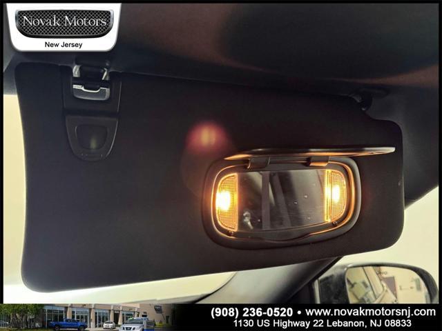 Photo of 2022 Diamond Black Crystal Pearlcoat Jeep Compass