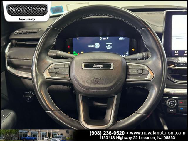 Photo of 2022 Diamond Black Crystal Pearlcoat Jeep Compass