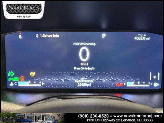 Photo of 2022 Diamond Black Crystal Pearlcoat Jeep Compass