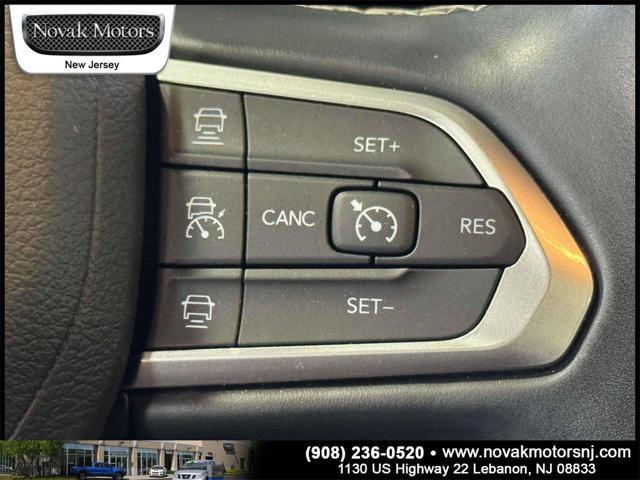 Photo of 2022 Diamond Black Crystal Pearlcoat Jeep Compass