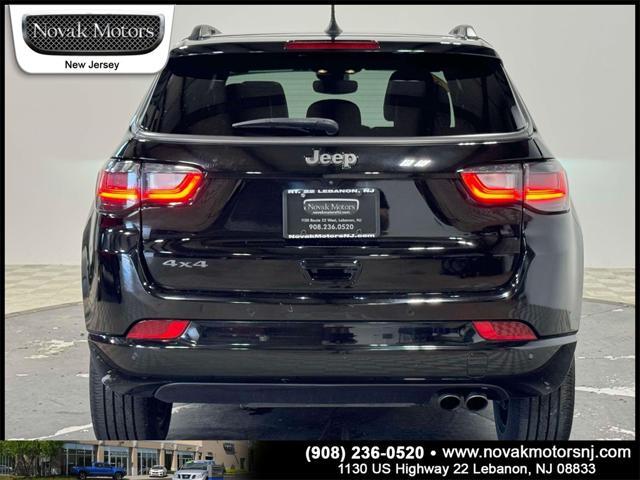 Photo of 2022 Diamond Black Crystal Pearlcoat Jeep Compass
