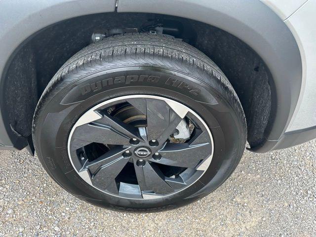 Photo of 2024 Brilliant Silver Metallic Nissan Rogue