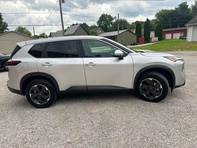 Photo of 2024 Brilliant Silver Metallic Nissan Rogue