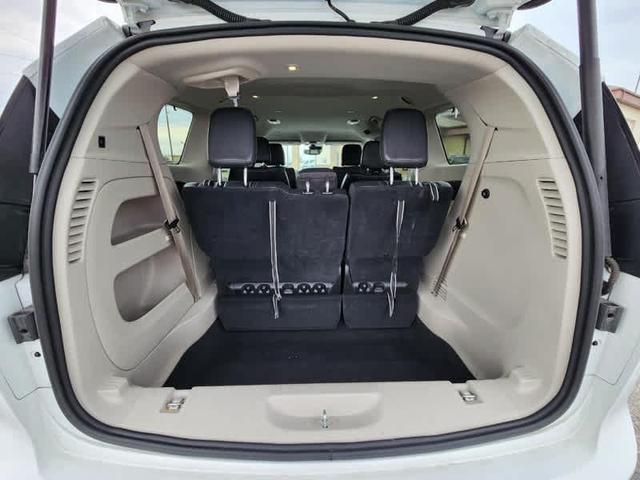 Photo of 2022 Bright White Clearcoat Chrysler Pacifica