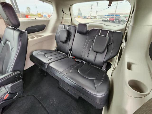Photo of 2022 Bright White Clearcoat Chrysler Pacifica