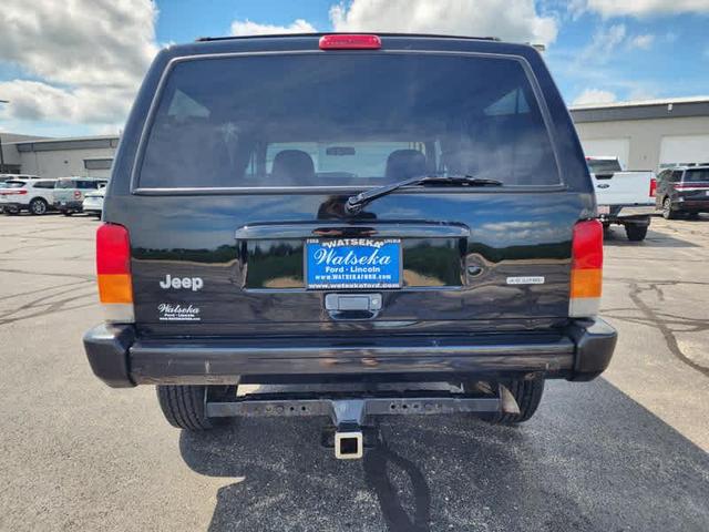 Photo of 2001 Black Clearcoat Jeep Cherokee